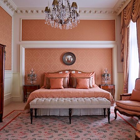 Grand Hotel Wien Esterno foto A bedroom at the hotel