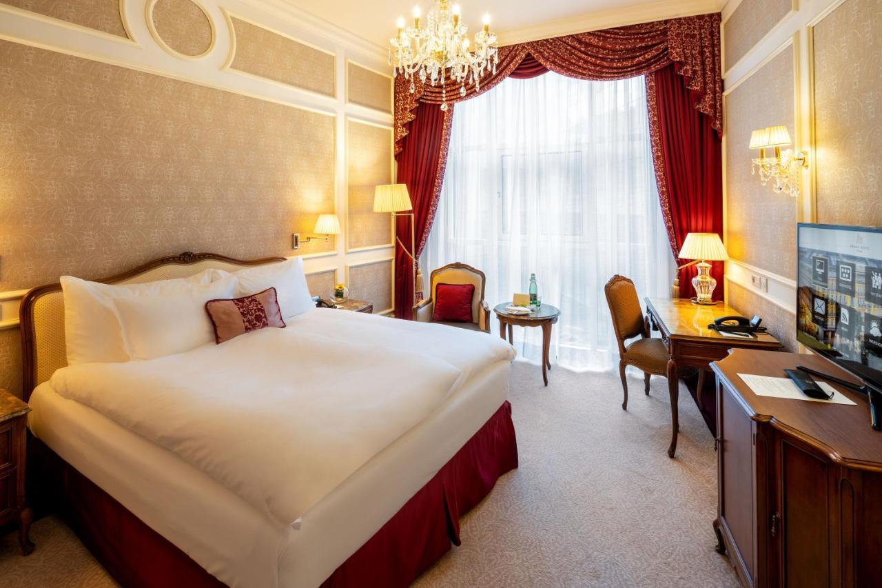 Grand Hotel Wien Esterno foto A room at the hotel