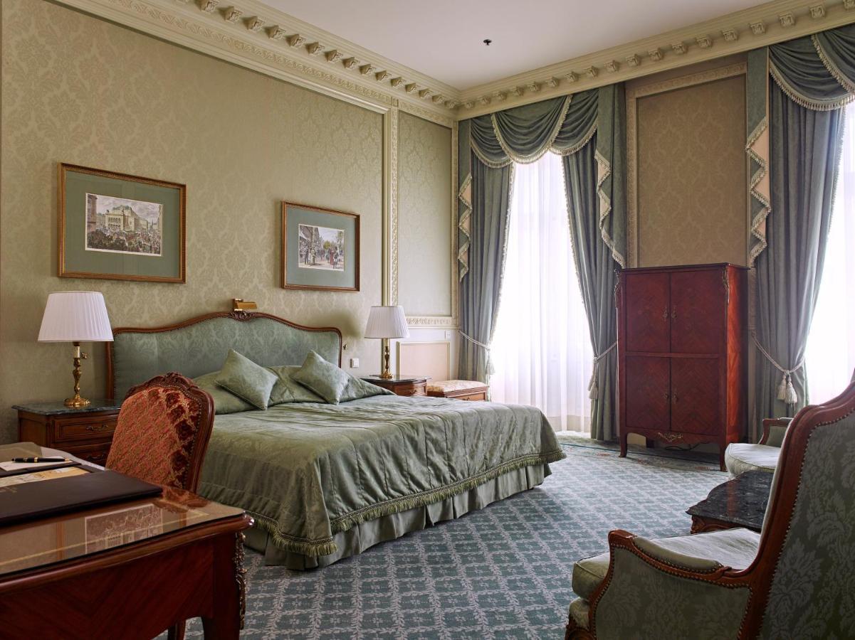Grand Hotel Wien Esterno foto A bedroom at the hotel