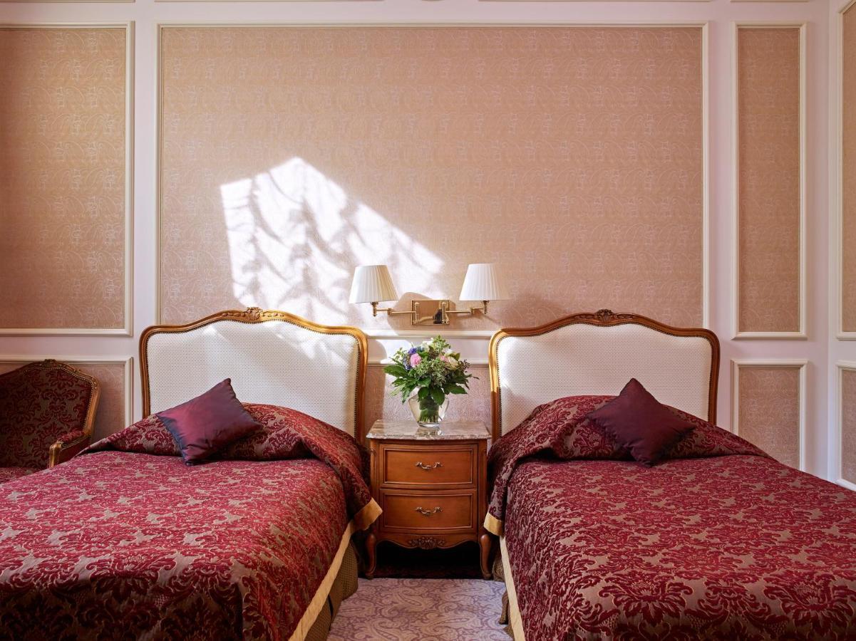 Grand Hotel Wien Esterno foto A room at the hotel
