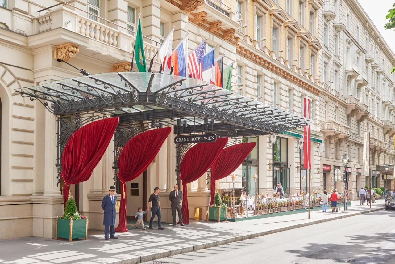 Grand Hotel Wien Esterno foto The hotel's entrance