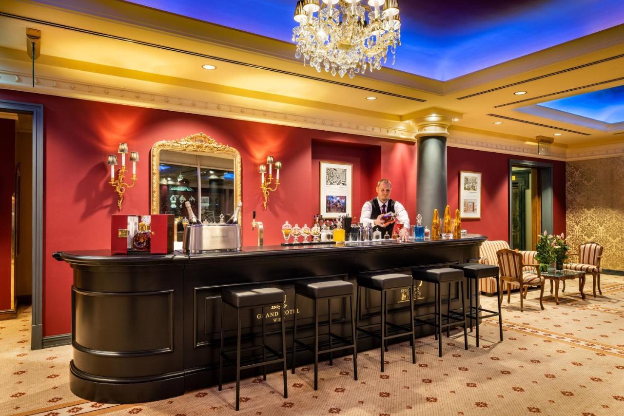 Grand Hotel Wien Esterno foto The bar at the hotel