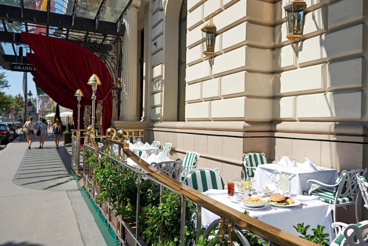Grand Hotel Wien Esterno foto Café Sacher
