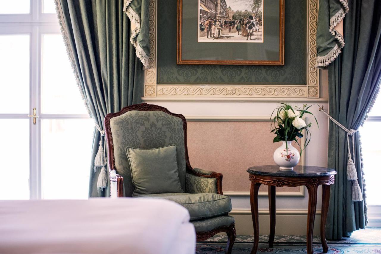 Grand Hotel Wien Esterno foto A room at the hotel