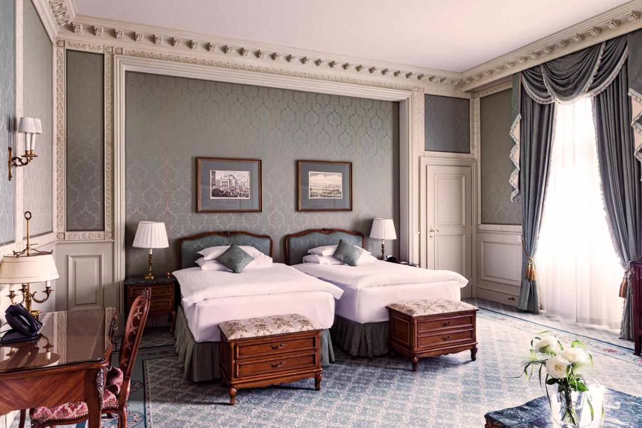 Grand Hotel Wien Esterno foto A bedroom at the hotel