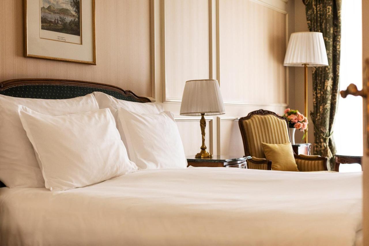 Grand Hotel Wien Esterno foto A bed with white sheets