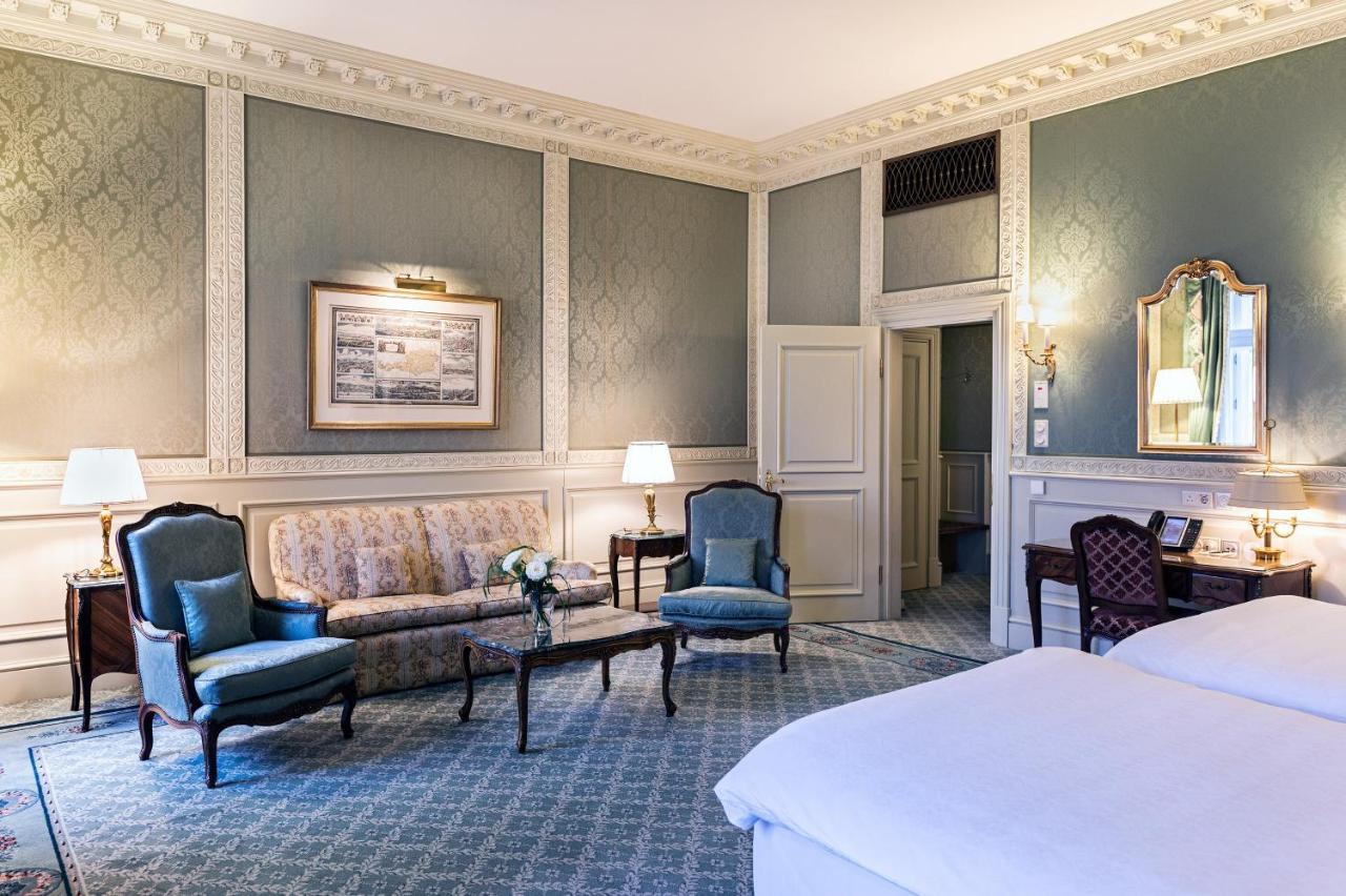 Grand Hotel Wien Esterno foto A suite at the Hotel de Crillon
